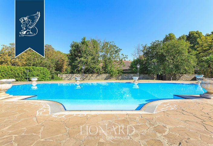 Image No.11-16 Bed Property for sale