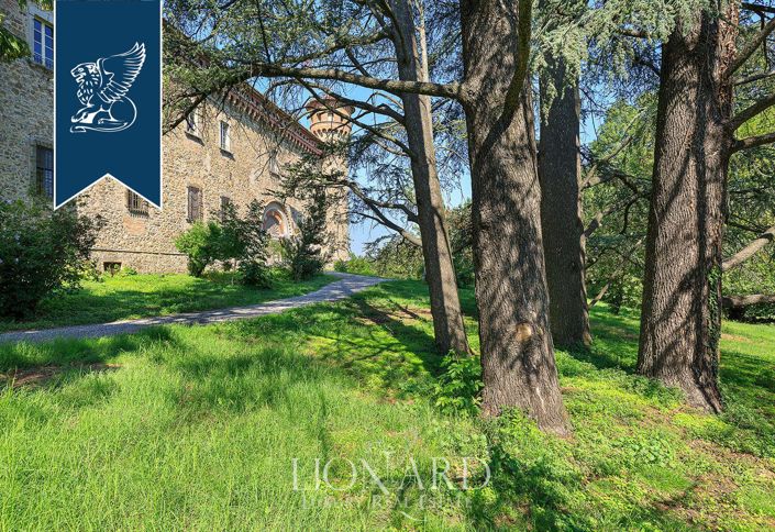 Image No.12-16 Bed Property for sale