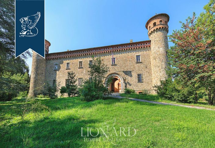 Image No.7-16 Bed Property for sale