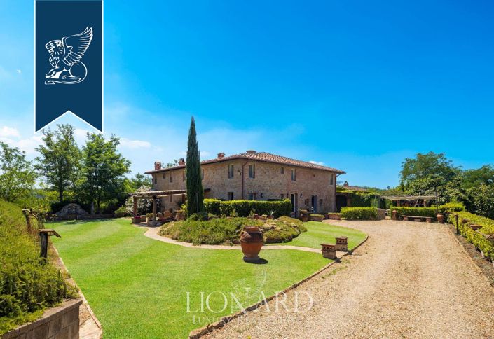 Image No.4-9 Bed Villa for sale