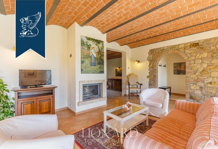 Image No.13-14 Bed Farmhouse for sale