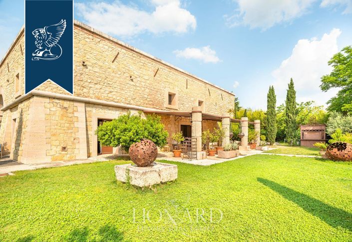 Image No.8-9 Bed Villa for sale