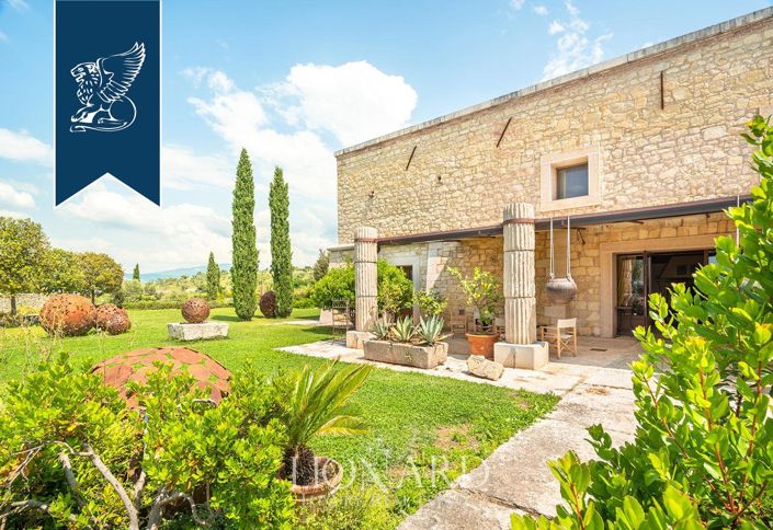 Image No.9-9 Bed Villa for sale