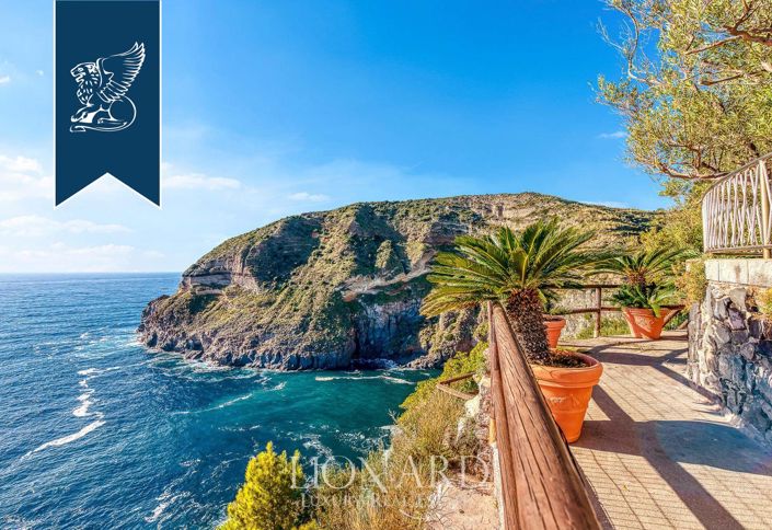 Image No.15-Un hôtel de 28 chambres à vendre à Forio