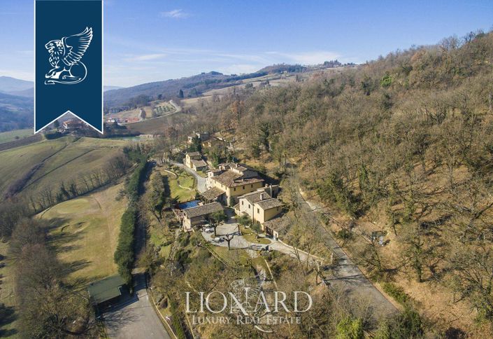 Image No.1-22 Bed Farmhouse for sale