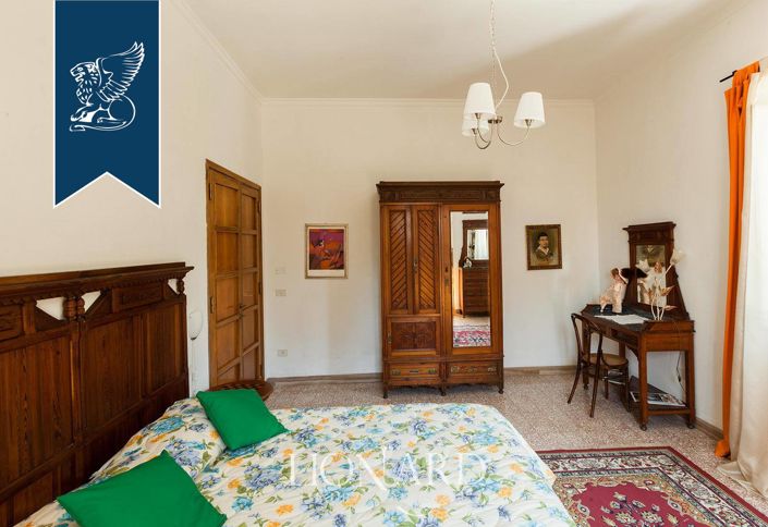 Image No.40-10 Bed Villa for sale