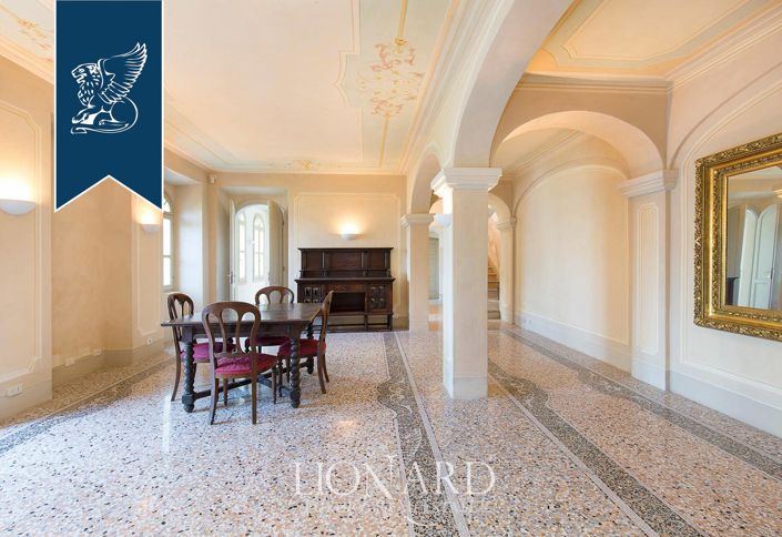 Image No.17-12 Bed Villa for sale