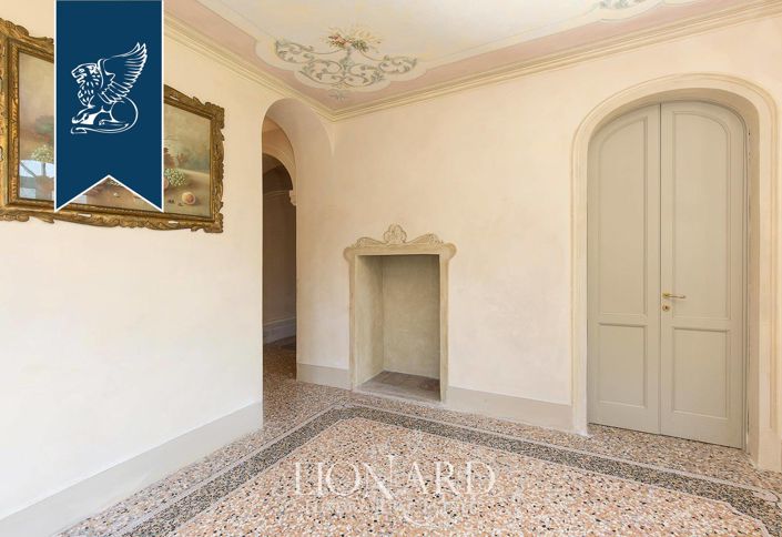 Image No.20-12 Bed Villa for sale