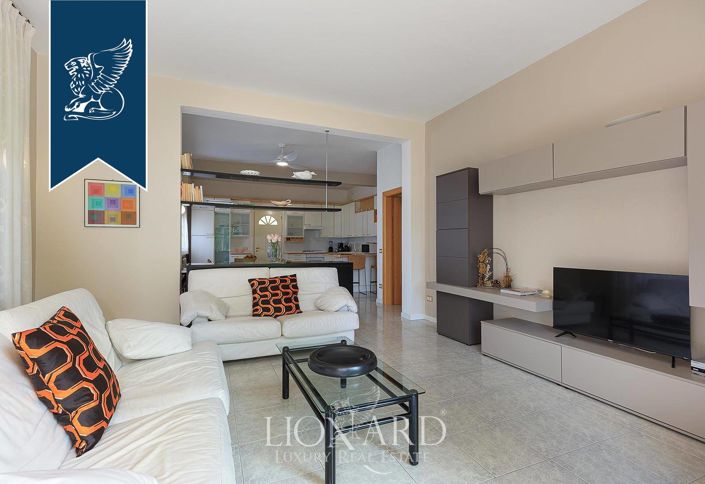 Image No.13-8 Bed Villa for sale