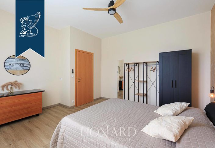 Image No.17-8 Bed Villa for sale