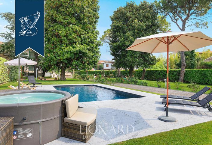 Image No.2-8 Bed Villa for sale