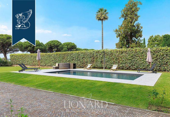 Image No.3-8 Bed Villa for sale