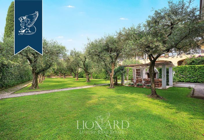 Image No.4-8 Bed Villa for sale