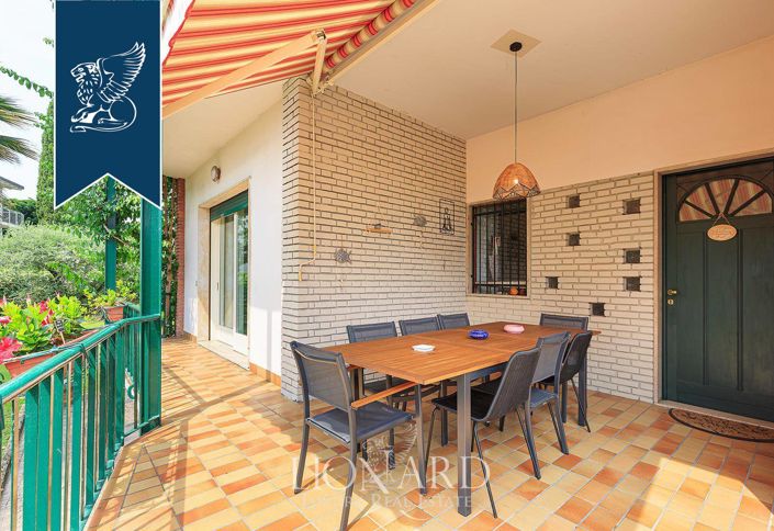 Image No.9-8 Bed Villa for sale