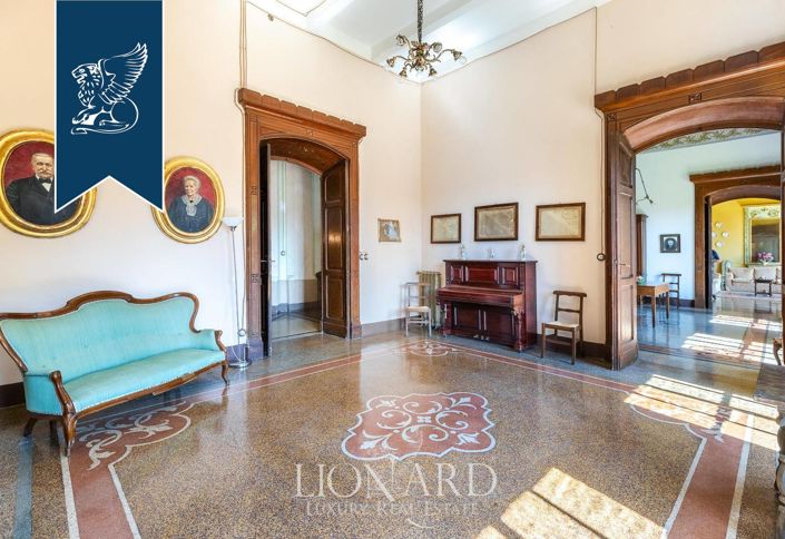 Image No.20-10 Bed Property for sale