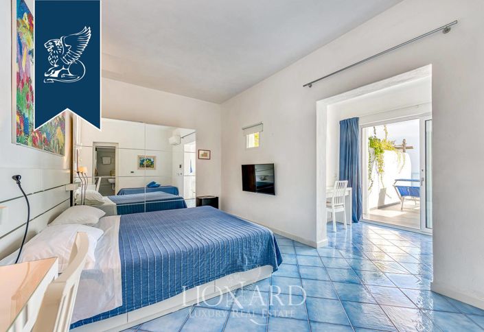 Image No.12-Un hôtel de 9 chambres à vendre à Naples