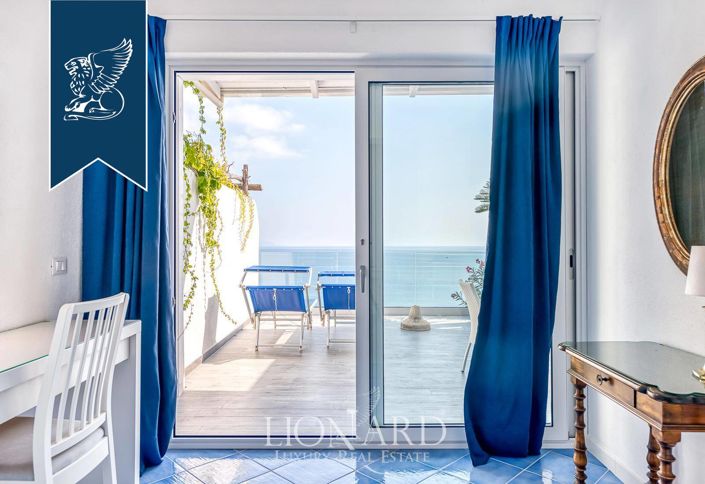 Image No.13-Un hôtel de 9 chambres à vendre à Naples