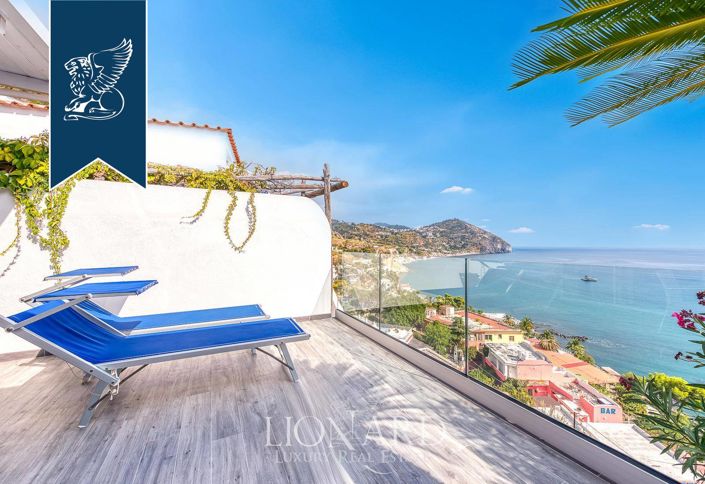 Image No.14-Un hôtel de 9 chambres à vendre à Naples