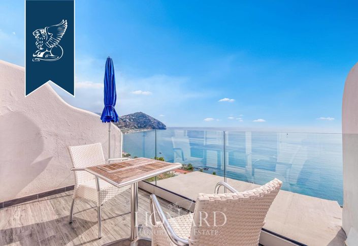 Image No.17-Un hôtel de 9 chambres à vendre à Naples