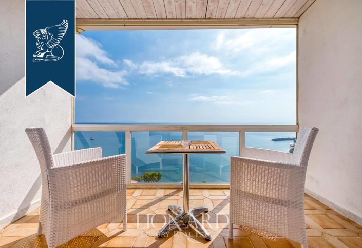 Image No.18-Un hôtel de 9 chambres à vendre à Naples