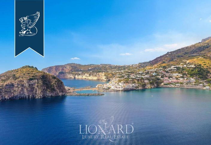 Image No.2-Un hôtel de 9 chambres à vendre à Naples