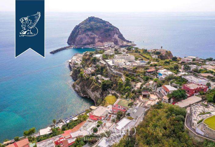 Image No.3-Un hôtel de 9 chambres à vendre à Naples