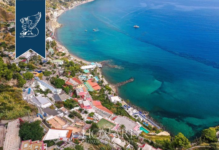 Image No.4-Un hôtel de 9 chambres à vendre à Naples