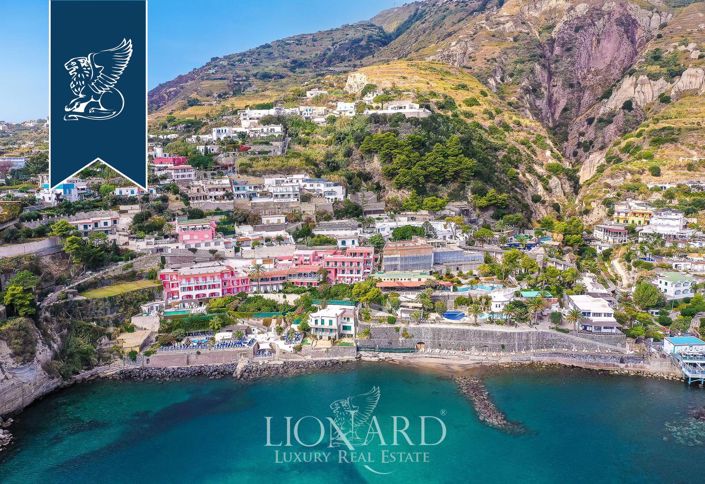 Image No.5-Un hôtel de 9 chambres à vendre à Naples