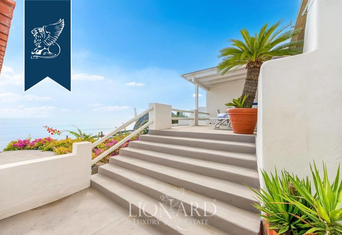 Image No.6-Un hôtel de 9 chambres à vendre à Naples