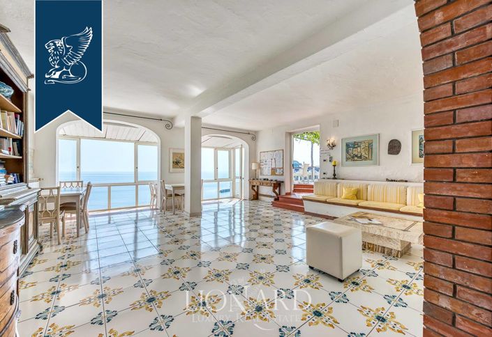 Image No.9-Un hôtel de 9 chambres à vendre à Naples