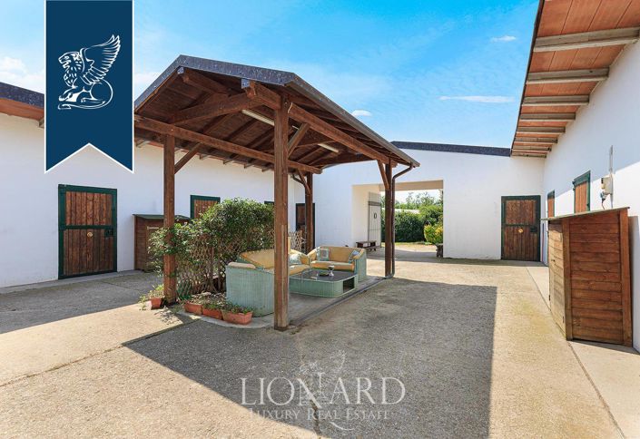 Image No.10-Ferme de 13 chambres à vendre à Novara