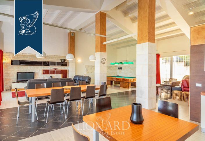 Image No.16-12 Bed Villa for sale