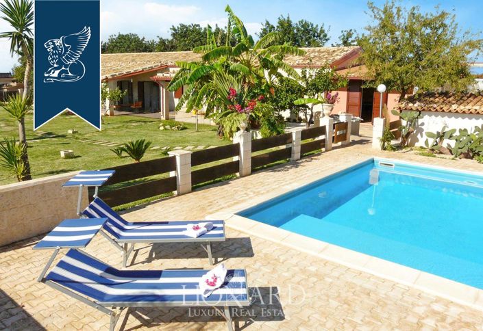 Image No.3-12 Bed Villa for sale