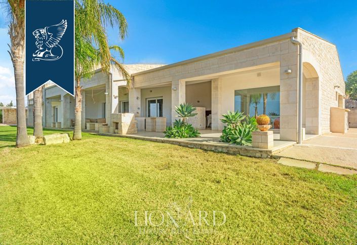 Image No.7-12 Bed Villa for sale