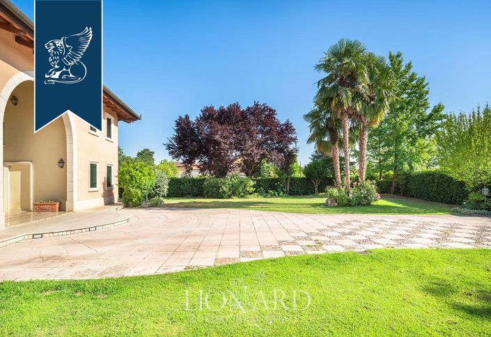 Image No.16-5 Bed Villa for sale