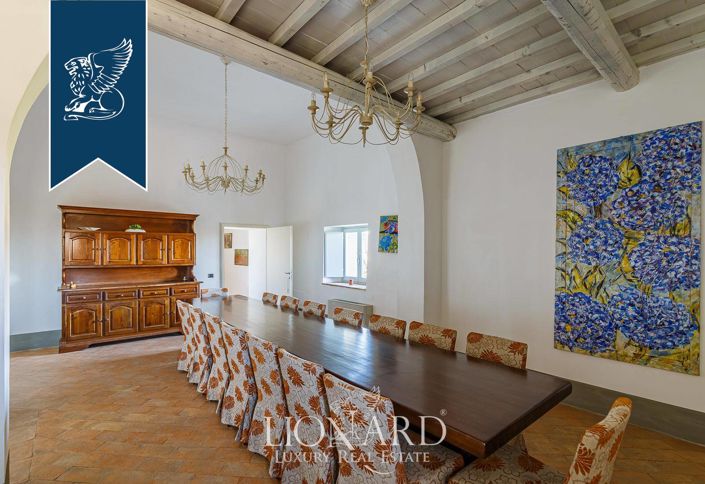 Image No.21-7 Bed Farmhouse for sale