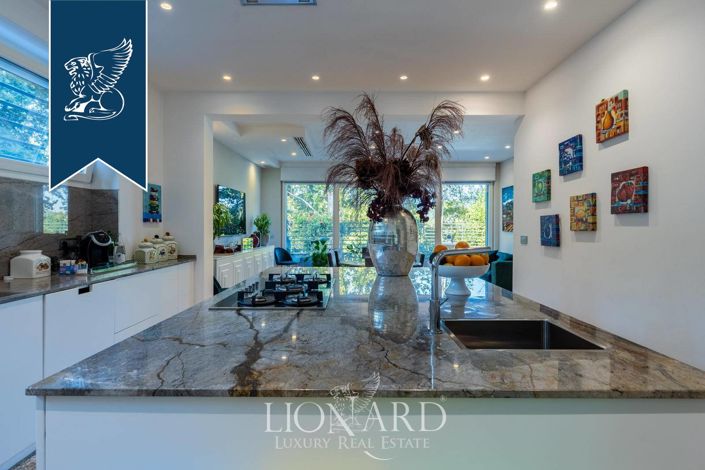 Image No.15-6 Bed Villa for sale