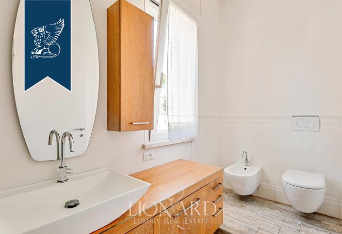 Image No.30-5 Bed Villa for sale