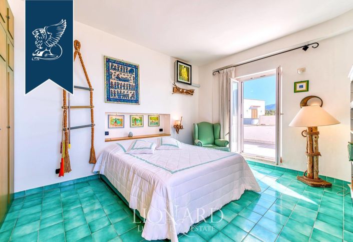 Image No.15-6 Bed Villa for sale