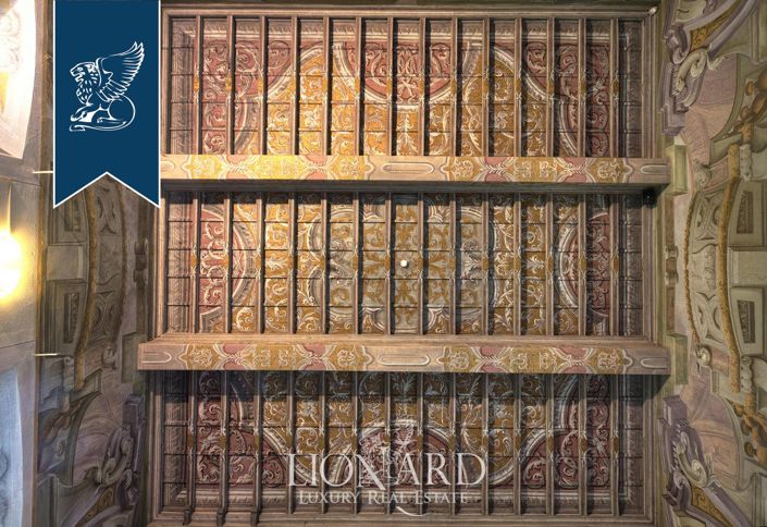 Image No.24-20 Bed Property for sale