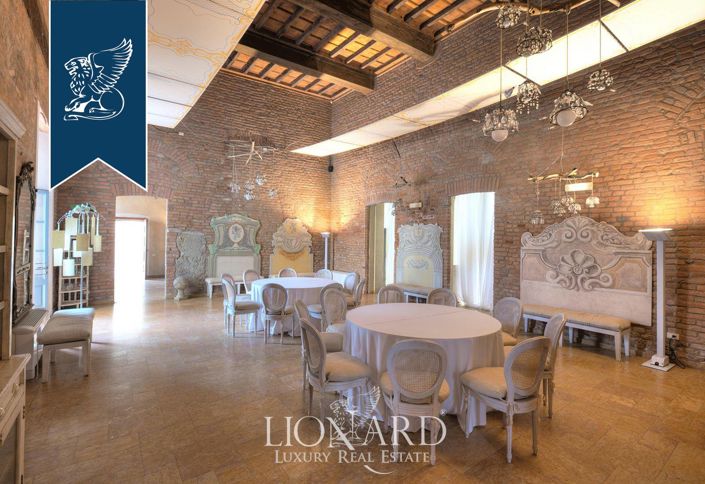 Image No.27-20 Bed Property for sale