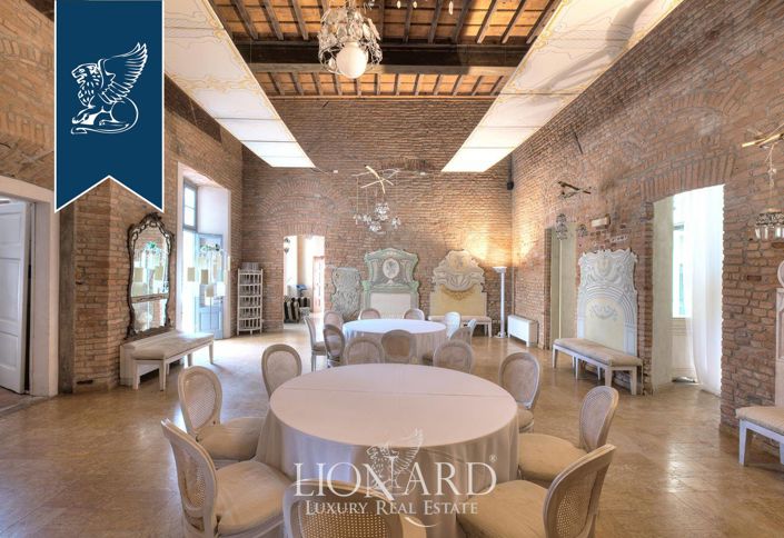 Image No.28-20 Bed Property for sale