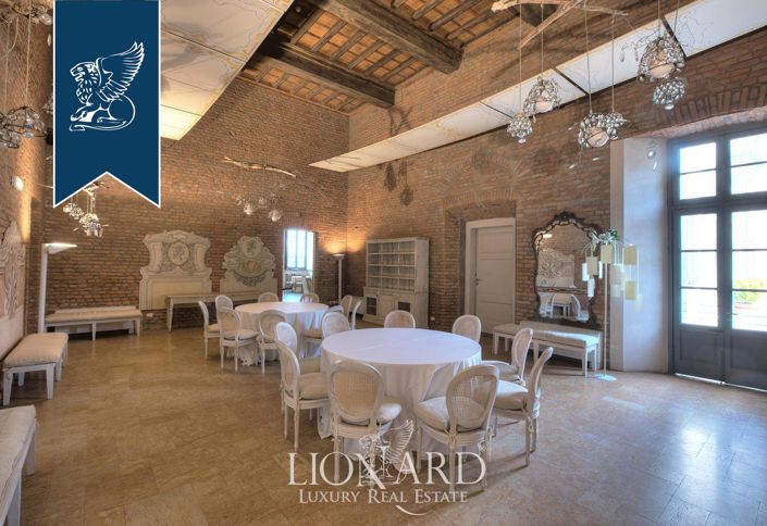 Image No.29-20 Bed Property for sale