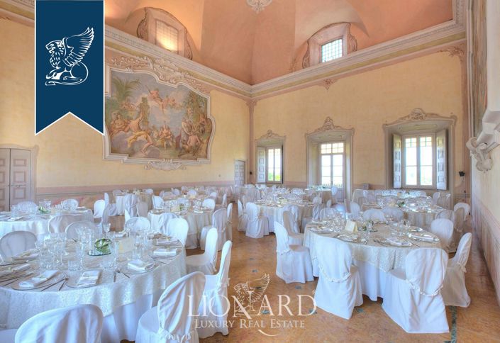 Image No.32-20 Bed Property for sale