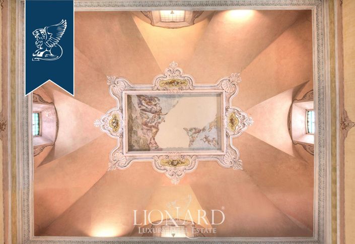 Image No.33-20 Bed Property for sale