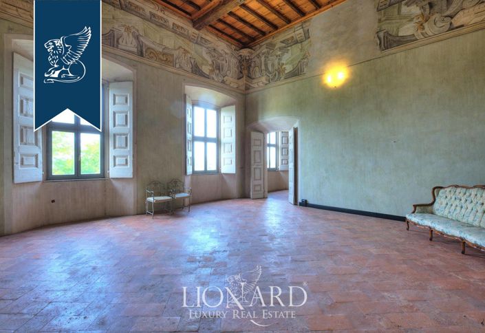 Image No.35-20 Bed Property for sale