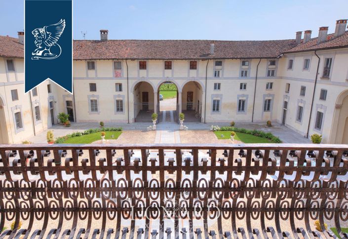 Image No.7-20 Bed Property for sale