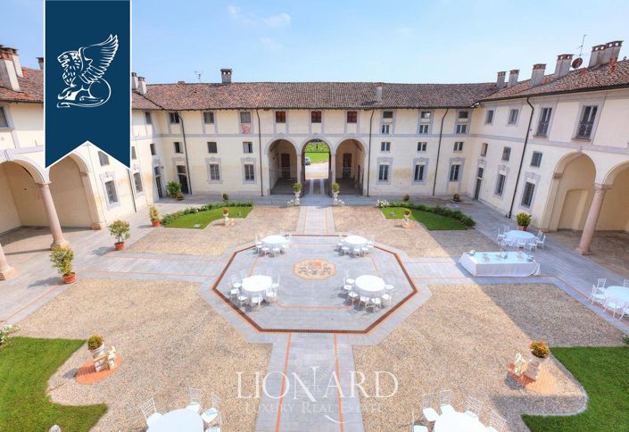 Image No.8-20 Bed Property for sale