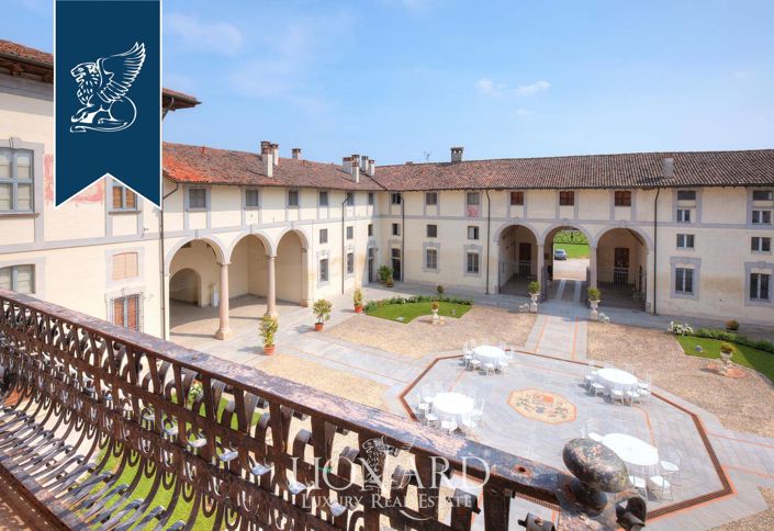 Image No.9-20 Bed Property for sale