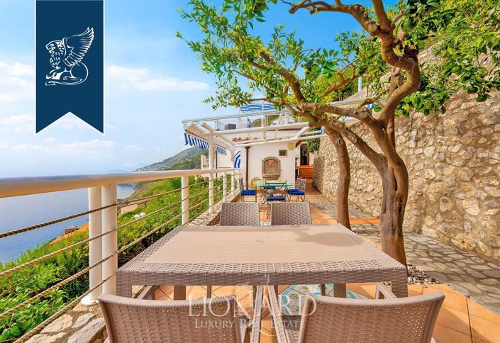 Image No.10-8 Bed Villa for sale